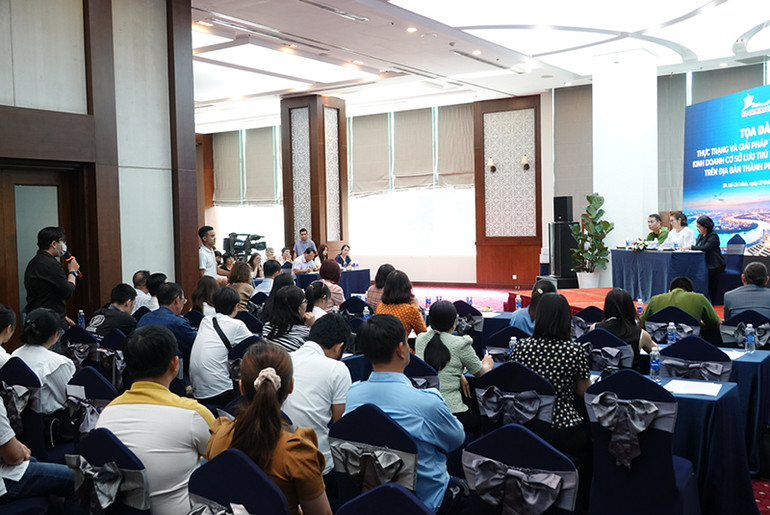 Quang cảnh buổi tọa đàm.