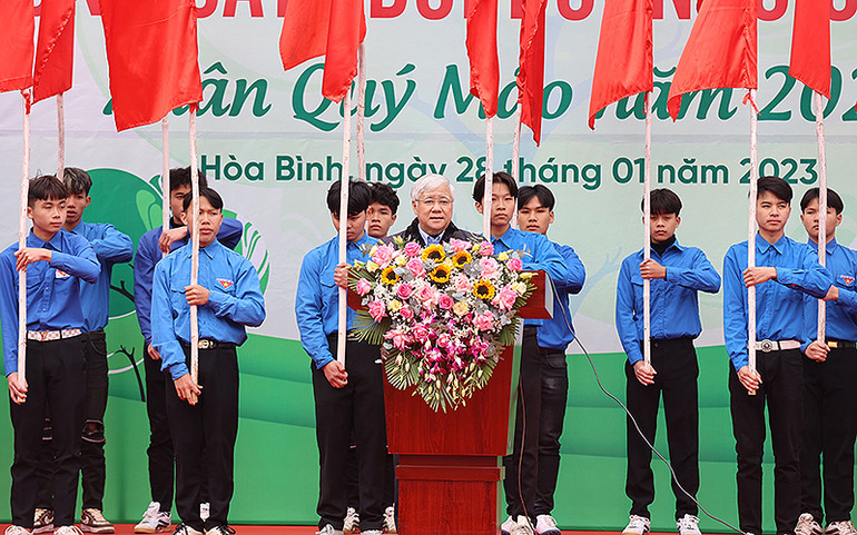 Đồng chí Đỗ Văn Chiến phát biểu ý kiến tại buổi lễ.