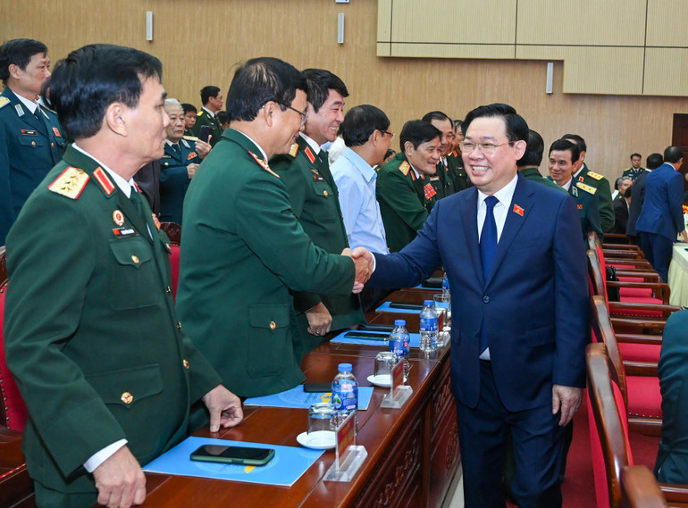 Chủ tịch Quốc hội Vương Đình Huệ với các đại biểu dự lễ kỷ niệm. (Ảnh: Duy Linh)