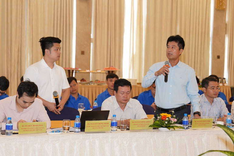 Đồng chí Nguyễn Tiến Vinh - nguyên Phó Tổng giám đốc Vietsovpetro chia sẻ tại hội thảo.