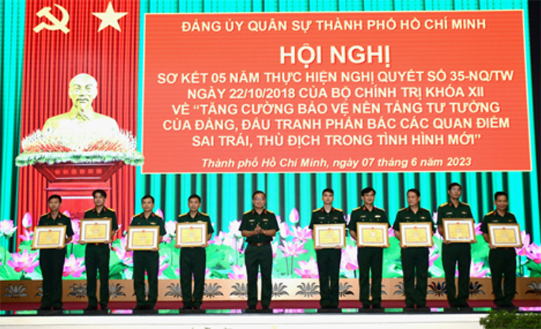 Bộ Tư lệnh Thành phố Hồ Chí Minh tặng giấy khen cho các tập thể có thành tích xuất sắc trong 5 năm thực hiện Nghị quyết số 35-NQ/TW về "Tăng cường bảo vệ nền tảng tư tưởng của Đảng, đấu tranh phản bác các quan điểm sai trái, thù địch trong tình hình mới".
