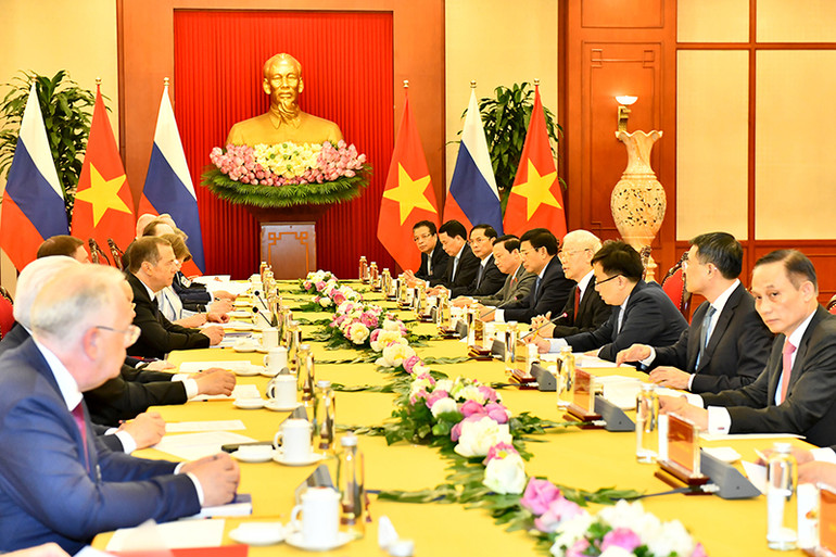 Tổng Bí thư Nguyễn Phú Trọng hội đàm với Chủ tịch Đảng Nước Nga Thống nhất, Phó Chủ tịch Hội đồng An ninh Liên bang Nga Dmitry Medvedev.