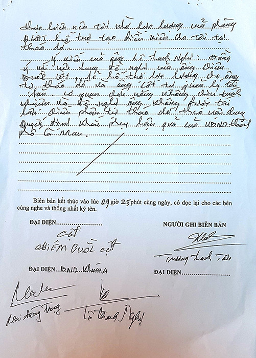 Biên bản ghi nhận việc cưỡng chế nhà vi phạm đối với ông Cột vào sáng 13/3/2023 có ý kiến đề nghị gia đình ông tự tháo dỡ.