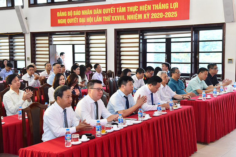 Các đại biểu tham dự Lễ mít-tinh kỷ niệm 98 năm Ngày Báo chí cách mạng Việt Nam và Lễ trao Giải Báo chí Nhân Dân năm 2022.