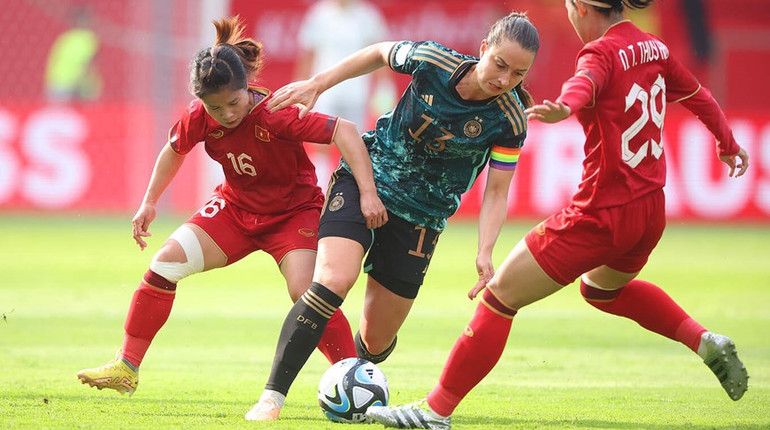 Sau đó, đội bóng số 2 thế giới tiếp tục chơi lấn lướt trước Việt Nam. (Nguồn: DFB)