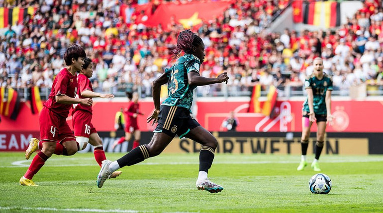 Đức sau đó tiếp tục là đội bóng chơi lấn lướt hơn khi bước vào hiệp 2. (Nguồn: DFB)