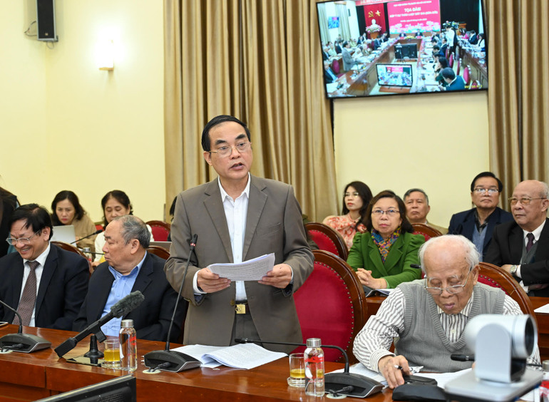 PGS, TS Vũ Văn Phúc tham luận về nội dung hoàn thiện cơ chế xác định giá đất theo nguyên tắc thị trường.