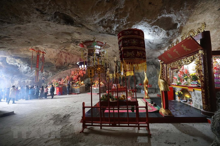 Chùa có từ thời nhà Lê và được mệnh danh là “Đệ nhất bát cảnh xứ Lạng” và đã được Bộ Văn hóa-Thông tin công nhận là Di tích Lịch sử-Văn hóa Quốc gia. (Ảnh: Anh Tuấn/TTXVN)