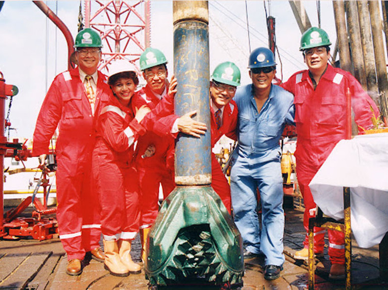 Phát diện dầu tại mỏ Sư Tử Đen.