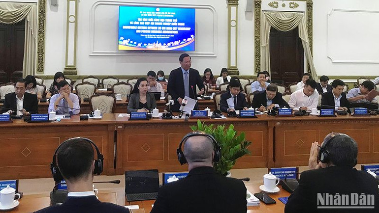 Đồng chí Phan Văn Mãi phát biểu tại tọa đàm. Đồng chí Phan Văn Mãi phát biểu tại tọa đàm.