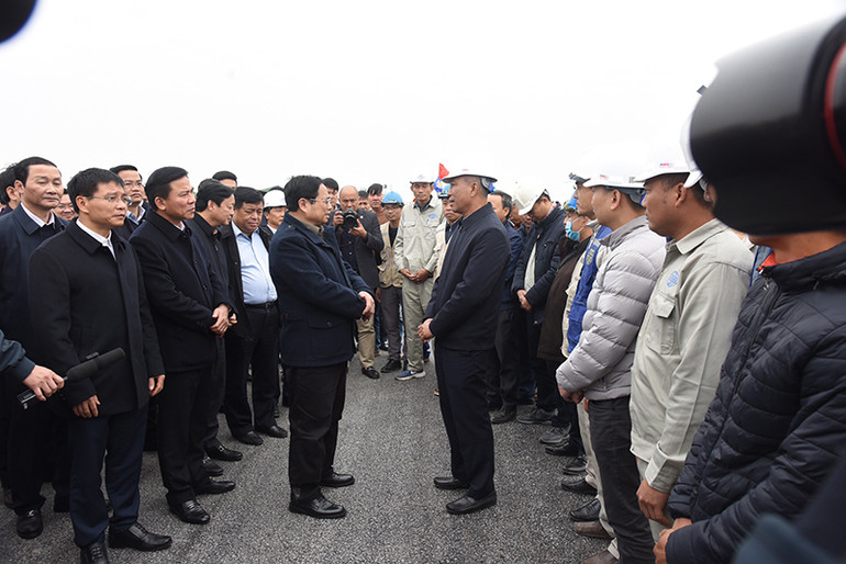 Thủ tướng đã đi kiểm tra tình hình thi công ở Nút giao Đông Xuân thuộc dự án Mai Sơn-Quốc lộ 45.