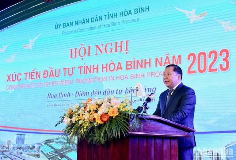 Bí thư Tỉnh ủy Hòa Bình Nguyễn Phi Long khai mạc Hội nghị xúc tiến đầu tư tỉnh Hòa Bình năm 2023. (Ảnh: TRẦN HẢI) Bí thư Tỉnh ủy Hòa Bình Nguyễn Phi Long khai mạc Hội nghị xúc tiến đầu tư tỉnh Hòa Bình năm 2023. (Ảnh: TRẦN HẢI)