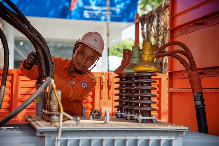 Bảo dưỡng trạm biến áp 110Kv bằng công nghệ mới. Bảo dưỡng trạm biến áp 110Kv bằng công nghệ mới.