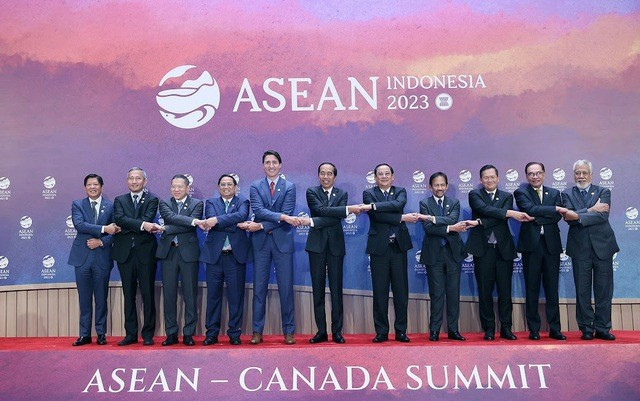 Các nhà Lãnh đạo ASEAN và Thủ tướng Canada Justin Trudeau chụp ảnh lưu niệm tại Hội nghị Cấp cao ASEAN-Canada. Các nhà Lãnh đạo ASEAN và Thủ tướng Canada Justin Trudeau chụp ảnh lưu niệm tại Hội nghị Cấp cao ASEAN-Canada.