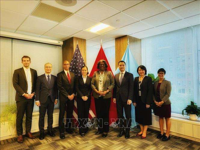 Lãnh đạo và đại diện hai phái đoàn Việt Nam, Hoa Kỳ tại buổi làm việc. (Ảnh: TTXVN) Lãnh đạo và đại diện hai phái đoàn Việt Nam, Hoa Kỳ tại buổi làm việc. (Ảnh: TTXVN)