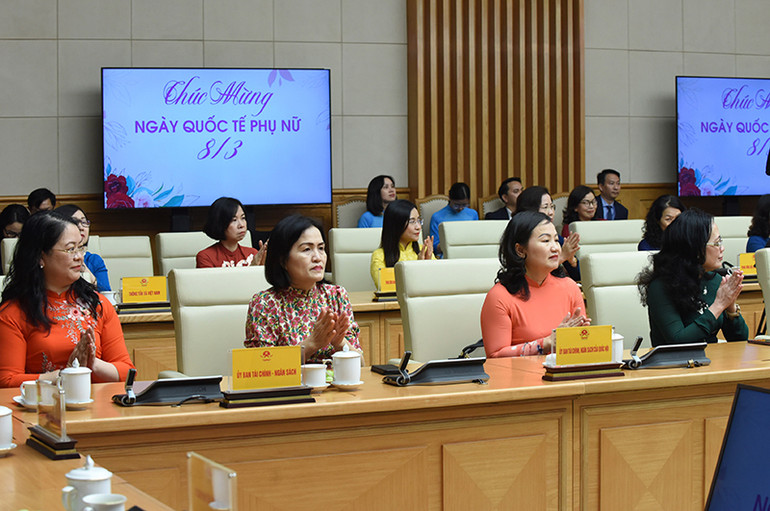 Các đại biểu tham dự buổi gặp mặt. (Ảnh: TRẦN HẢI)