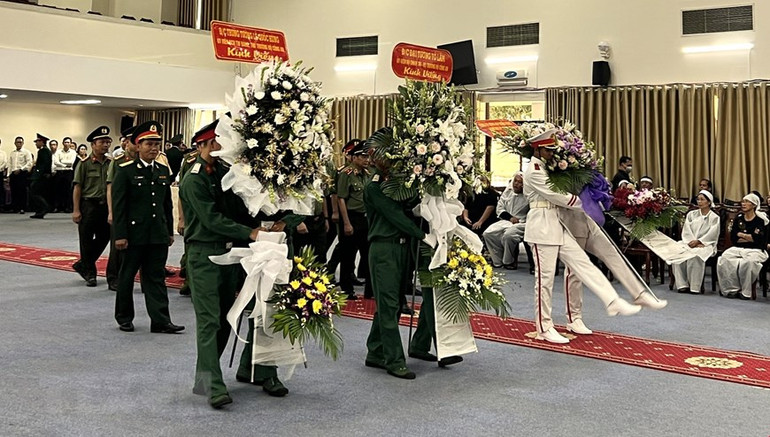 Quang cảnh Lễ viếng Nguyên Trưởng Ban Tổ chức Trung ương Lê Phước Thọ. (Ảnh: Ánh Tuyết/TTXVN) Quang cảnh Lễ viếng Nguyên Trưởng Ban Tổ chức Trung ương Lê Phước Thọ. (Ảnh: Ánh Tuyết/TTXVN)