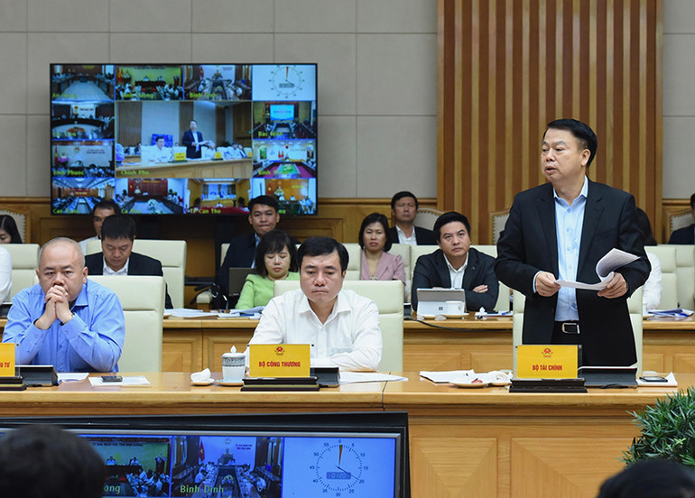 Đại diện lãnh đạo Bộ Tài chính phát biểu. Đại diện lãnh đạo Bộ Tài chính phát biểu.