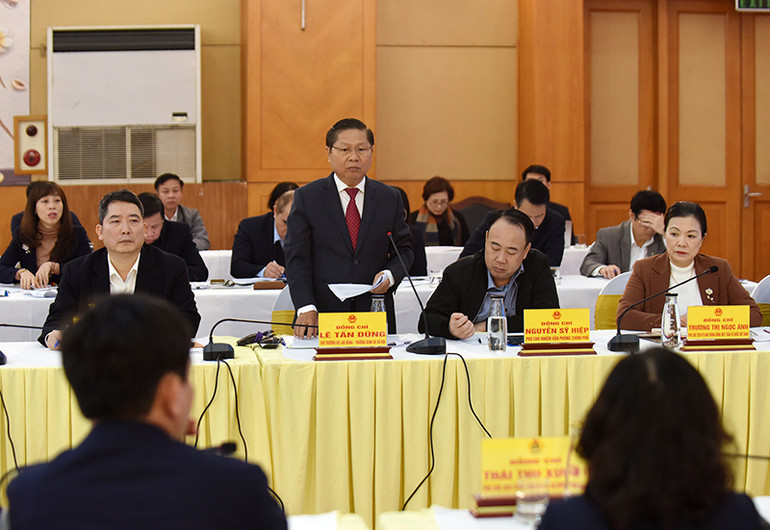 Thứ trưởng Lao động-Thương binh và Xã hội Lê Tấn Dũng phát biểu ý kiến.