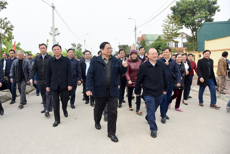 Thủ tướng thăm khu tái định cư xã Đông Minh, huyện Đông Sơn, tỉnh Thanh Hóa.