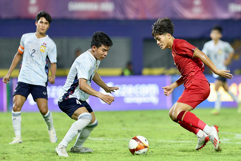 Quốc Việt ghi bàn ở phút 90+2 để nâng tỷ số lên 2-0. (Ảnh: VFF)