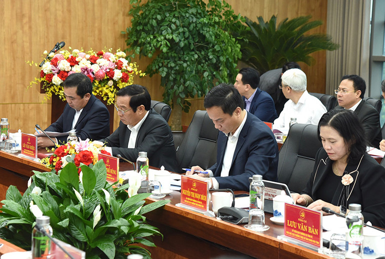 Các cán bộ chủ chốt tỉnh Hải Dương tham dự buổi làm việc. (Ảnh: TRẦN HẢI)