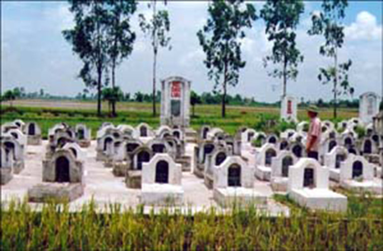 Nghĩa trang làng Ngô Xá.