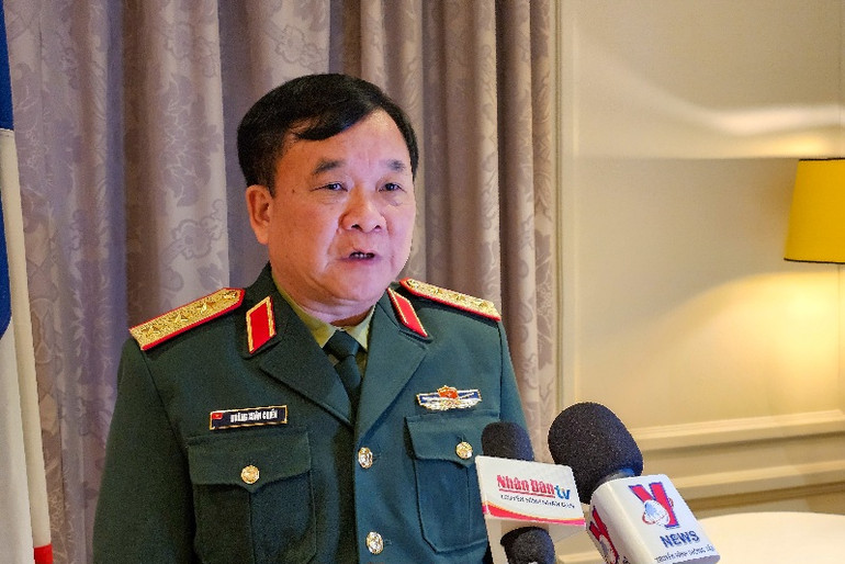 Thứ trưởng Quốc phòng Hoàng Xuân Chiến: Chúng tôi đánh giá Đối thoại chiến lược và hợp tác quốc phòng Việt Nam-Pháp lần thứ 3 diễn ra tại thủ đô Paris đã thành công rất tốt đẹp, với tinh thần cởi mở, thẳng thắn, chân thành.