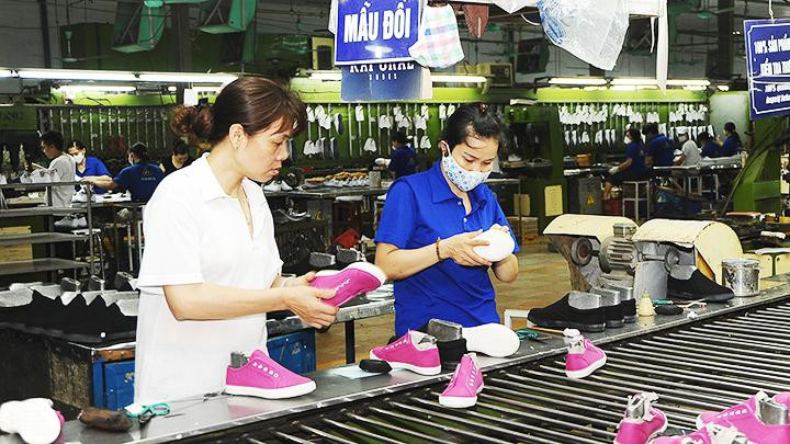 Vốn, tài chính của nhiều doanh nghiệp khá khó khăn sau thời gian dài chống dịch. Ảnh: SONG ANH