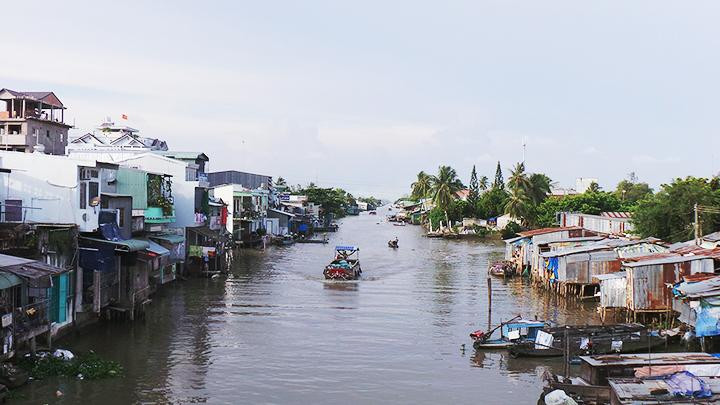 Dòng Cái Sao là tuyến vận tải đường sông.