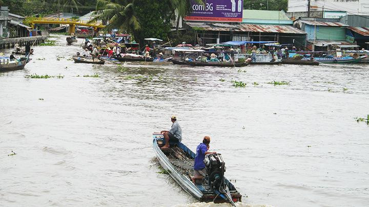 Một góc chợ nổi Ngã Năm. Một góc chợ nổi Ngã Năm.