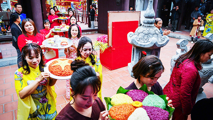 Lễ rước xôi cúng tổ nghề. Lễ rước xôi cúng tổ nghề.