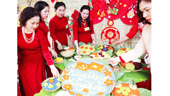 Các chi hội tạo nên các sản phẩm đặc sắc tham gia hội thi. Các chi hội tạo nên các sản phẩm đặc sắc tham gia hội thi.