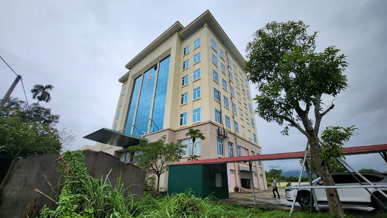 Cục Thuế Hòa Bình và tỉnh Hòa Bình cần sớm tìm ra giải pháp để có lối đi vào trụ sở làm việc, tránh tình trạng lãng phí tài sản của Nhà nước.