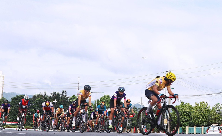 Các vận động viên tranh tài.