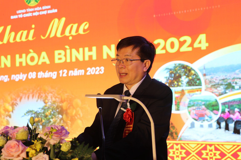 Đồng chí Nguyễn Văn Chương, Phó Chủ tịch Ủy ban nhân dân tỉnh Hòa Bình phát biểu tại lễ khai mạc.