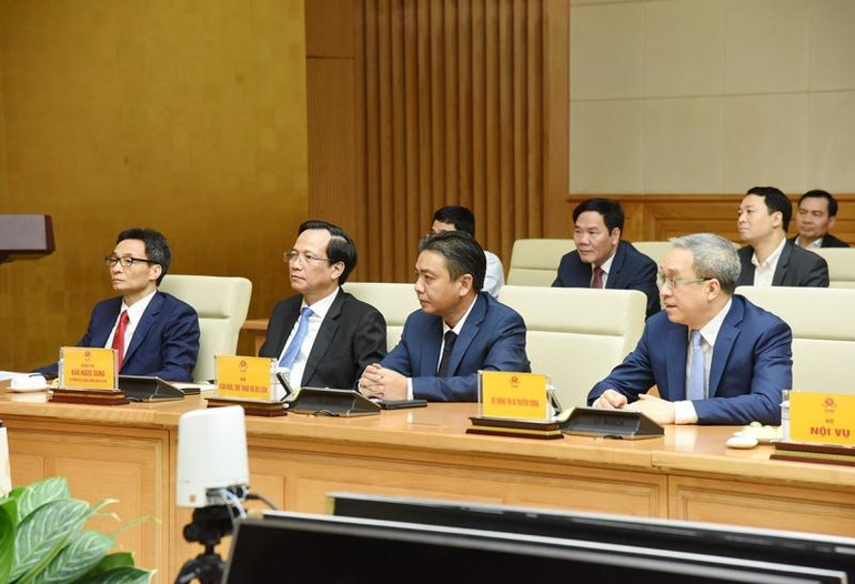 Phó Thủ tướng Vũ Đức Đam và đại diện lãnh đạo các bộ, ban, ngành tham dự buổi gặp mặt.