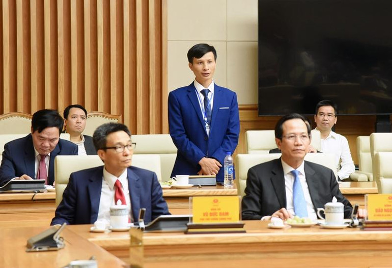 Thầy Phạm Văn Thuận, giáo viên Trường tiểu học Nguyễn Công Trứ, quận Lê Chân, TP Hải Phòng phát biểu tại buổi gặp mặt.