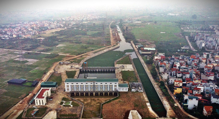 Trạm bơm tiêu Yên Nghĩa nhìn từ trên cao. (Ảnh: ĐINH SƠN)