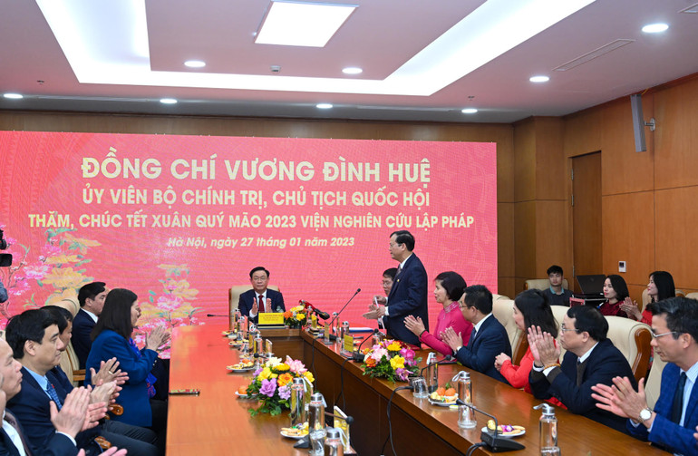 Quang cảnh buổi gặp mặt chúc Tết đầu Xuân Quý Mão tại Viện Nghiên cứu lập pháp.