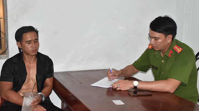 Đối tượng Nguyễn Trọng Thịnh bị tạm giữ tại cơ quan Công an. (Ảnh Trọng Nguyễn). Đối tượng Nguyễn Trọng Thịnh bị tạm giữ tại cơ quan Công an. (Ảnh Trọng Nguyễn).