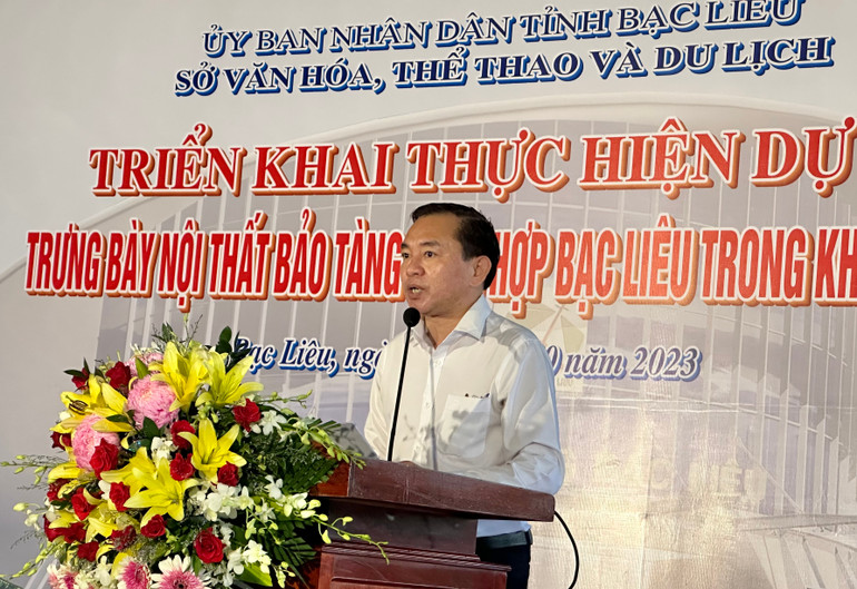 Phó Chủ tịch Ủy ban nhân dân tỉnh Bạc Liêu Phan Thanh Duy phát biểu ý kiến, chỉ đạo tại lễ khởi công.