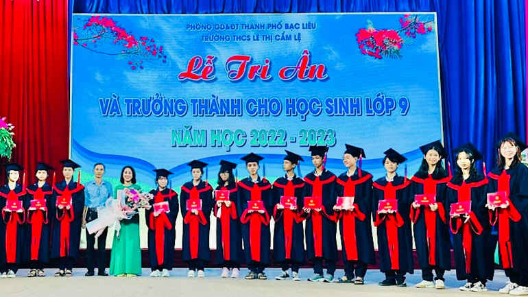 Một số Trường trung học cơ sở tại thành phố Bạc Liêu tổ chức rất chu đáo lễ tri ân và trưởng thành cho học sinh lớp 9 giúp các em phấn khởi chuyển cấp lên Trung học phổ thông. Một số Trường trung học cơ sở tại thành phố Bạc Liêu tổ chức rất chu đáo lễ tri ân và trưởng thành cho học sinh lớp 9 giúp các em phấn khởi chuyển cấp lên Trung học phổ thông.