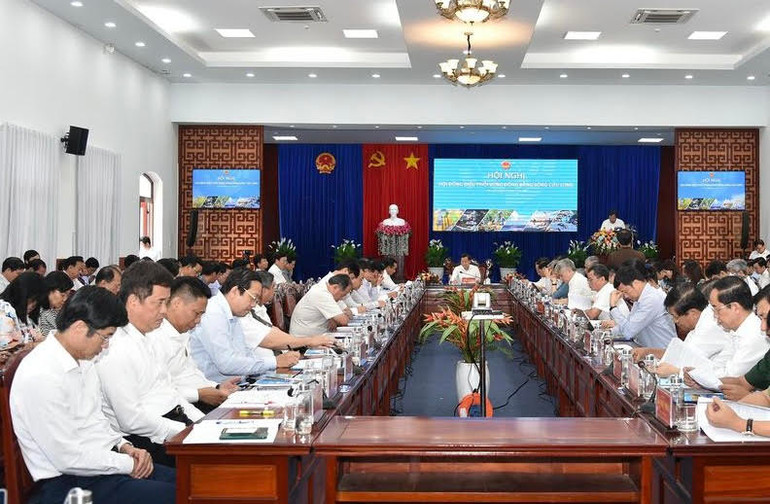 Các đại biểu tại hội nghị.