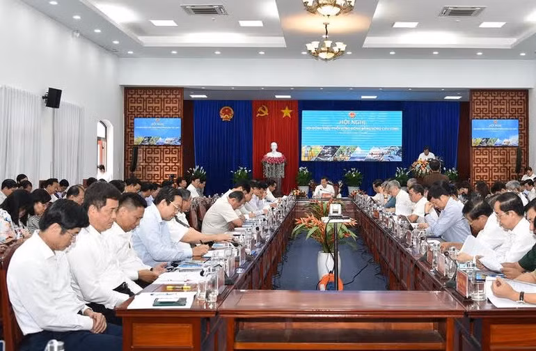 Các đại biểu tại hội nghị.