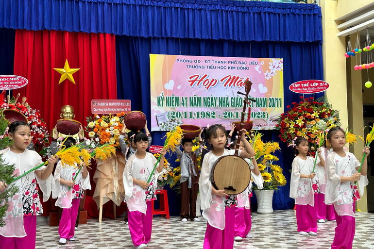 Một tiết mục văn nghệ của học sinh Trường Tiểu học Kim Đồng (thành phố Bạc Liêu).