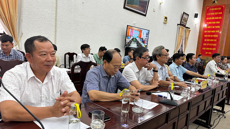 Các đại biểu doanh nghiệp mong muốn chính quyền tỉnh thật sự quan tâm, tạo thuận lợi để các daonh nghiệp an tâm,phấn khởi sản xuất,kinh doanh tại địa phương. (Ảnh Trọng Duy)