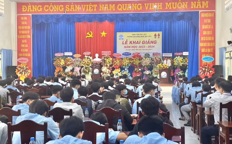 Quang cảnh lễ khai giảng năm học mới 2023-2024 của Trường cao đẳng Nghề Bạc Liêu. (Ảnh: TRỌNG DUY)
