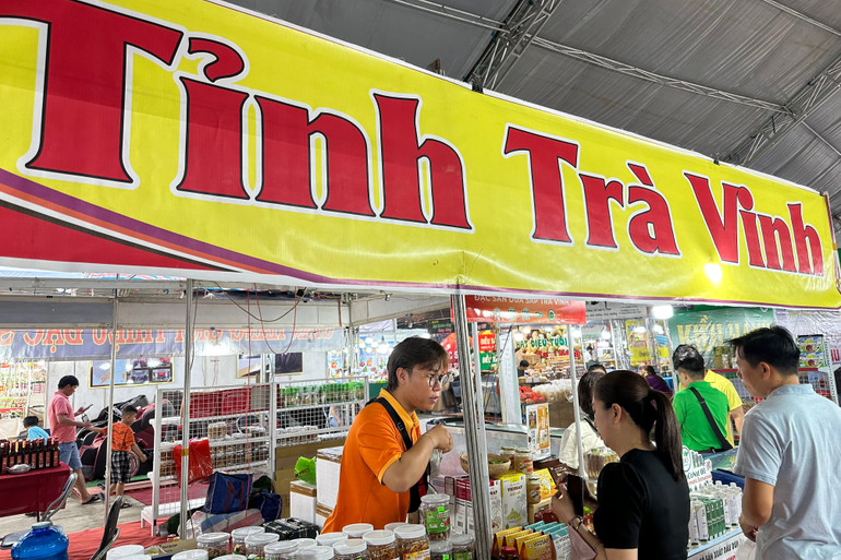 Tỉnh Trà Vinh tham gia hội chợ triển lãm các sản phẩm OCOP tại tỉnh Bạc Liêu. (Ảnh: TRỌNG DUY) Tỉnh Trà Vinh tham gia hội chợ triển lãm các sản phẩm OCOP tại tỉnh Bạc Liêu. (Ảnh: TRỌNG DUY)