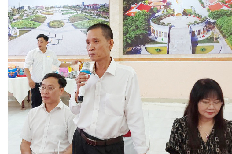 Ông Lê Chí Tôn, Chủ tịch Hiệp hội Doanh nghiệp tỉnh Bạc Liêu phát biểu ý kiến tại buổi gặp gỡ.